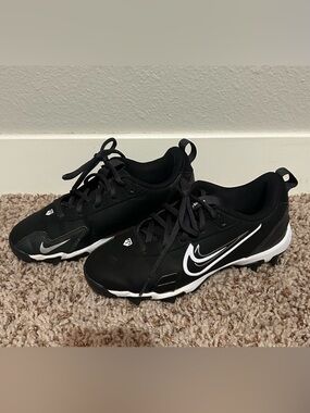 Nike Fastflex baseball cleats, size 3Y (barely worn!)